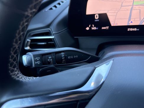 Used 2025 Chevrolet Traverse LT image 38