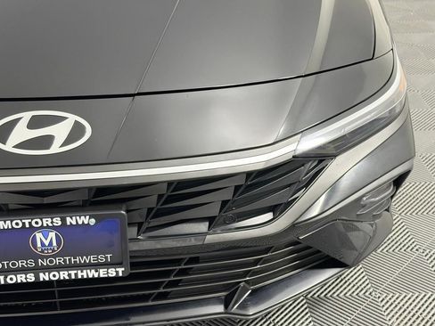 Used 2025 Hyundai Elantra SEL FWD image 4