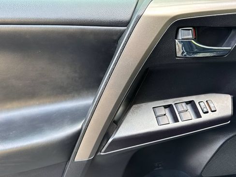 Certified 2018 Toyota RAV4 XLE AWD/4WD image 10