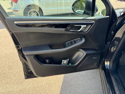 Used 2018 Porsche Macan Sport Edition AWD/4WD image 14