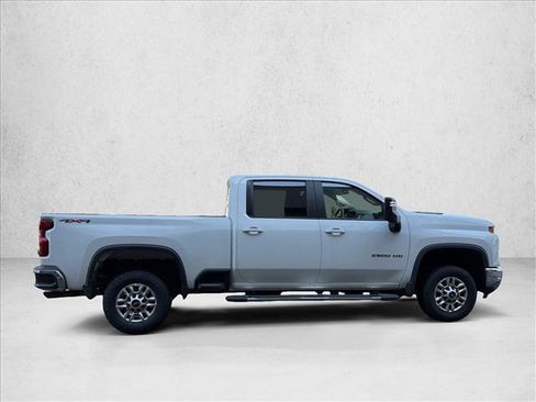 Used 2025 Chevrolet Silverado 2500 LT w/ Convenience Package AWD/4WD image 5