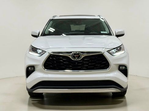 Used 2022 Toyota Highlander Limited image 9