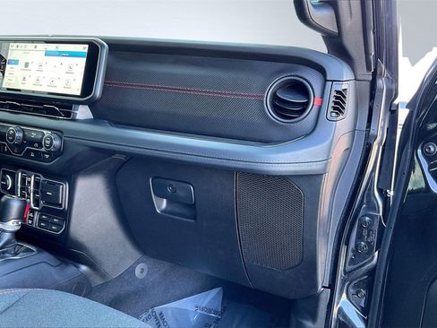 Used 2024 Jeep Wrangler Unlimited Rubicon image 17