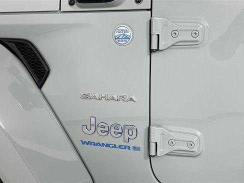 Used 2023 Jeep Wrangler Unlimited Sahara w/ Cold Weather Group image 10