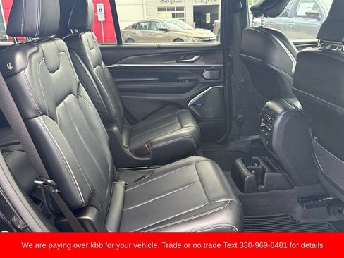 Used 2022 Jeep Grand Cherokee L Overland w/ Luxury Tech Group IV AWD/4WD image 36