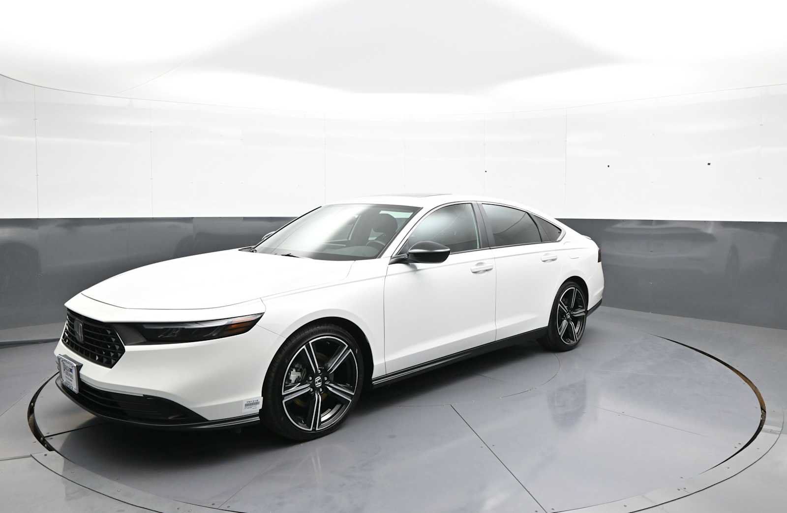 Used 2025 Honda Accord Sport image 1