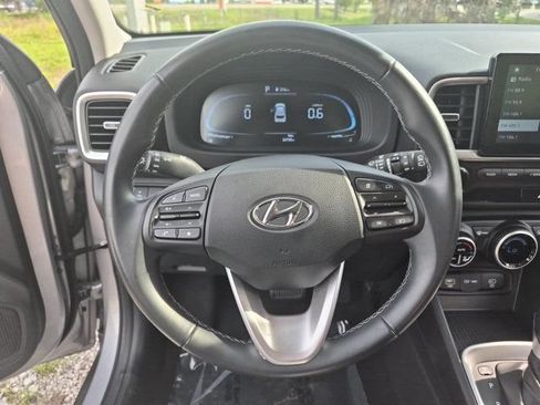 Used 2025 Hyundai Venue SEL FWD image 22