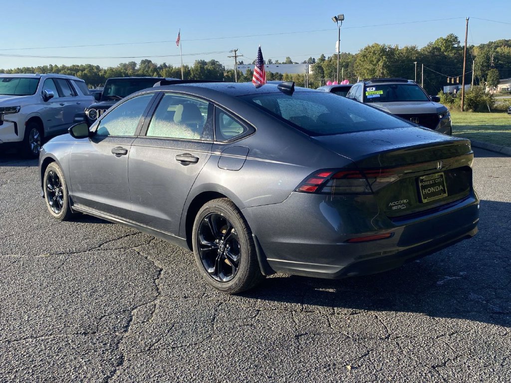 Certified 2025 Honda Accord SE image 3