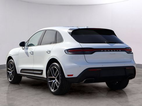 Used 2025 Porsche Macan AWD/4WD image 3