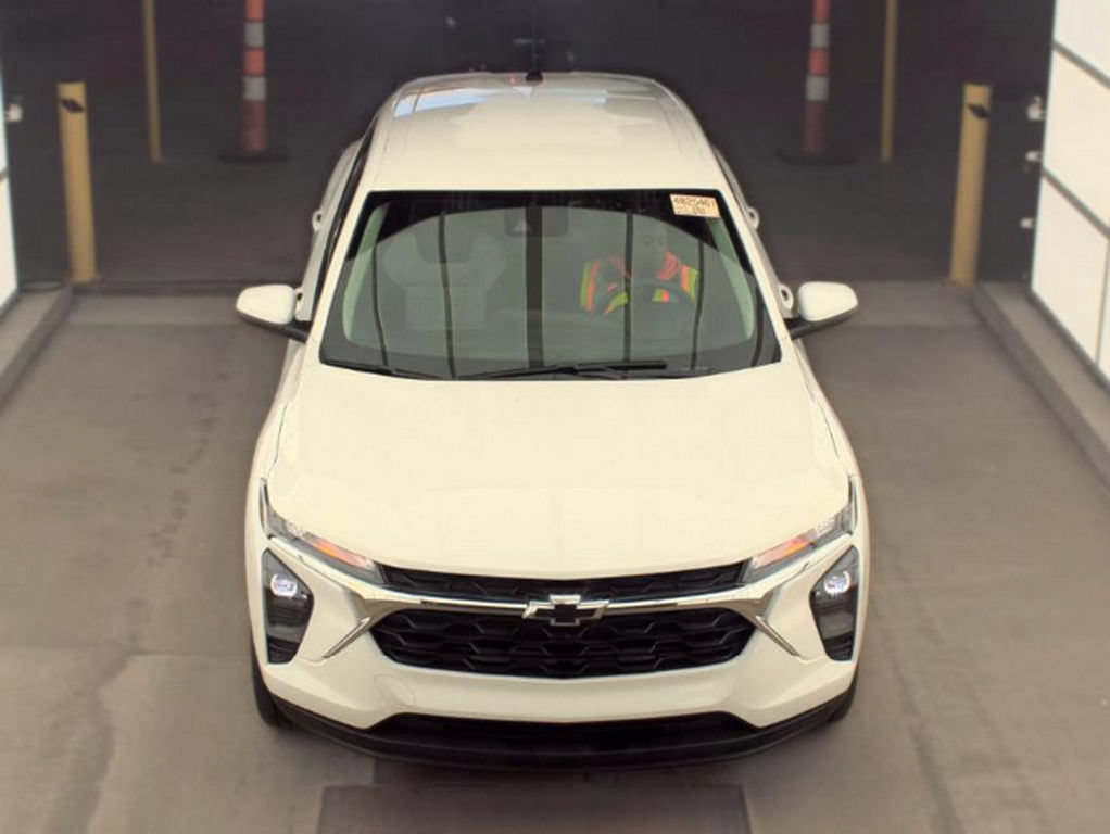 Used 2024 Chevrolet Trax LS w/ LS Convenience Package FWD image 2