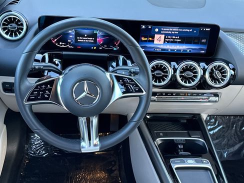 Used 2025 Mercedes-Benz GLA 250 image 14
