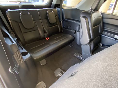 Used 2020 Ford Explorer XLT w/ Equipment Group 202A AWD/4WD image 35