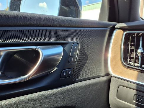 New 2026 Volvo XC60 B5 Plus w/ Protection Package Premier image 18