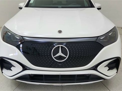 Used 2023 Mercedes-Benz EQE 500 4MATIC SUV w/ Exclusive Trim Package image 8