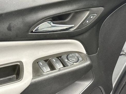 Used 2023 Chevrolet Equinox LS w/ LS Convenience Package FWD image 15