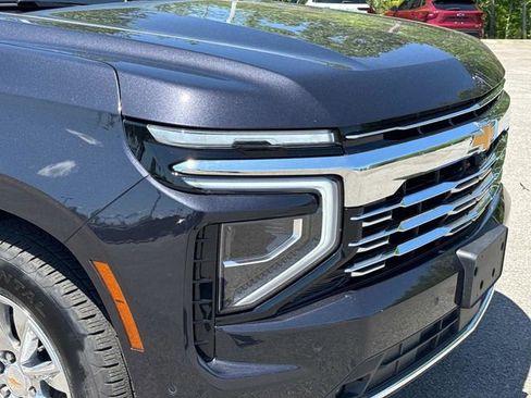 Used 2025 Chevrolet Suburban Premier AWD/4WD image 10