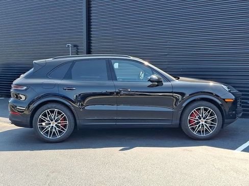 Certified 2026 Porsche Cayenne S AWD/4WD image 8