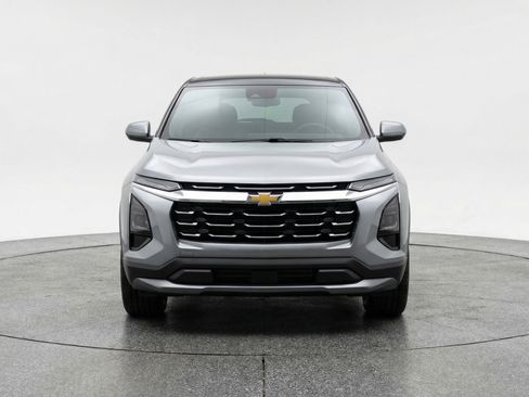 Used 2025 Chevrolet Equinox LT FWD image 2