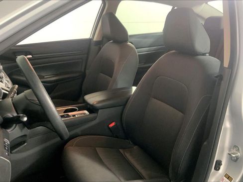 Used 2024 Nissan Altima 2.5 SV AWD/4WD image 22