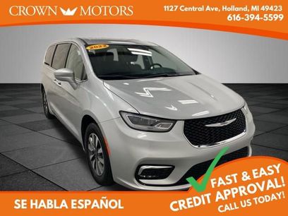 Used 2022 Chrysler Pacifica Touring-L