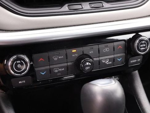 Used 2025 Jeep Compass Limited AWD/4WD image 18