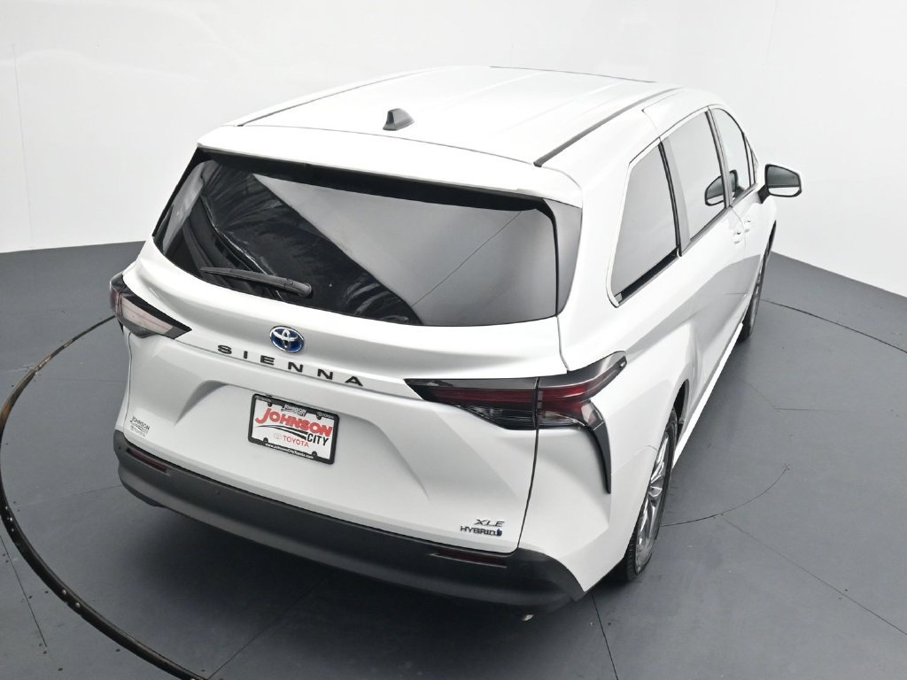 Used 2024 Toyota Sienna XLE FWD image 28