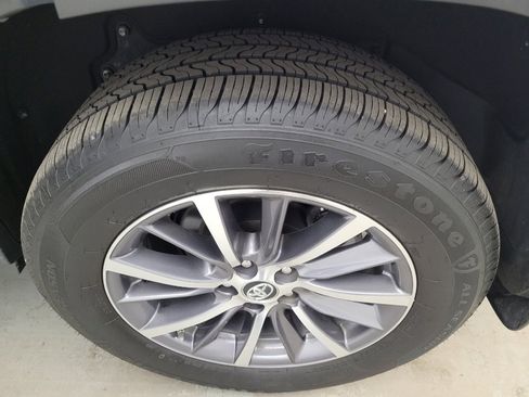 Used 2019 Toyota Highlander XLE AWD/4WD image 31