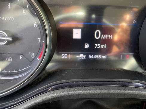 Used 2021 Buick Encore GX Essence w/ Advanced Technology Package FWD image 2
