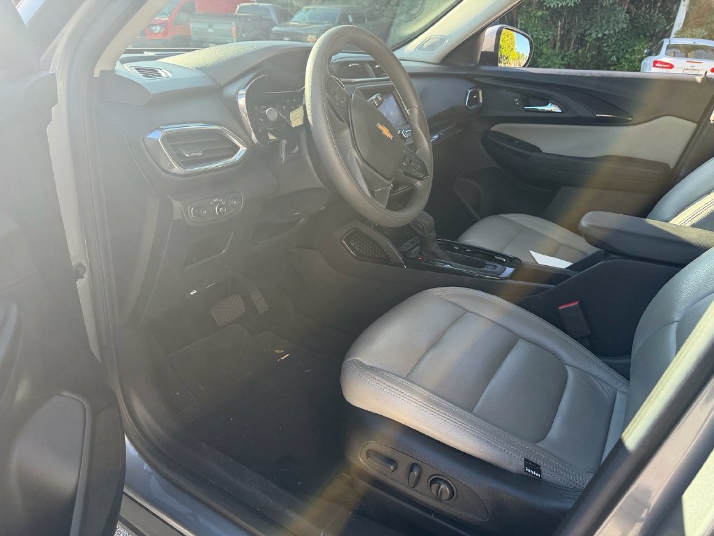 Used 2023 Chevrolet TrailBlazer LT FWD image 11