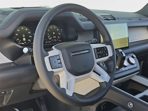 New 2025 Land Rover Defender 110 X-Dynamic SE image 16