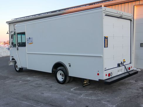 Used 2016 Ford E-350 and Econoline 350 Super Duty w/ A/C Prep Package image 5