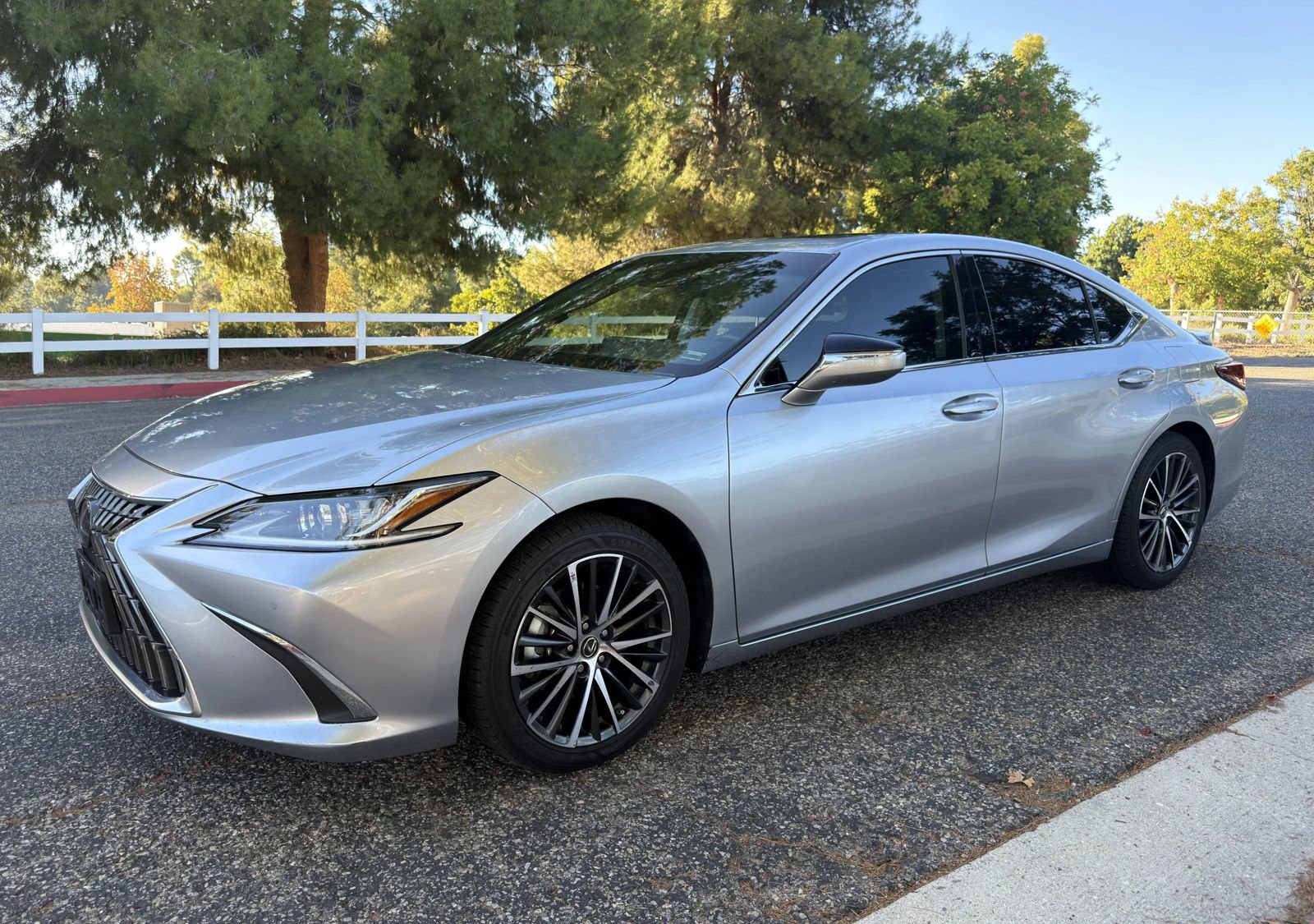 Used 2024 Lexus ES 300h w/ Premium Package FWD image 8