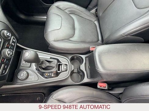 Used 2021 Jeep Cherokee Limited image 16