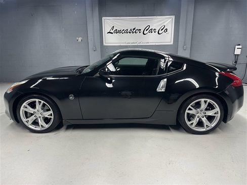 Used 2011 Nissan 370Z Coupe w/ Sport Pkg RWD image 4