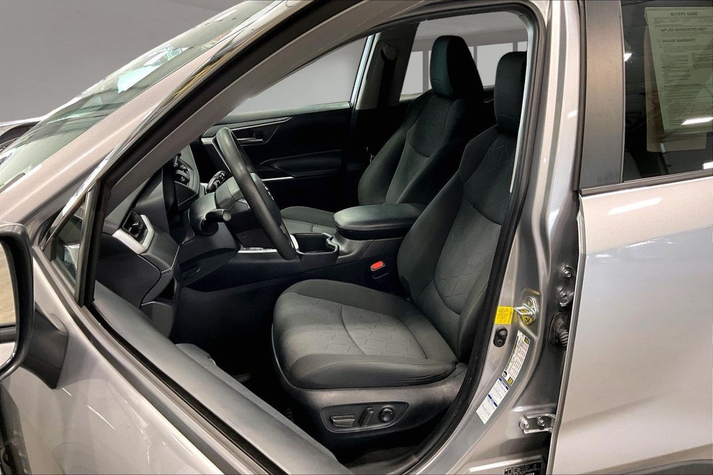 Used 2022 Toyota RAV4 XLE AWD/4WD image 22
