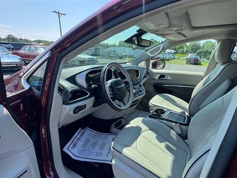 Used 2018 Chrysler Pacifica Limited w/ Advanced Safetytec Group FWD image 31