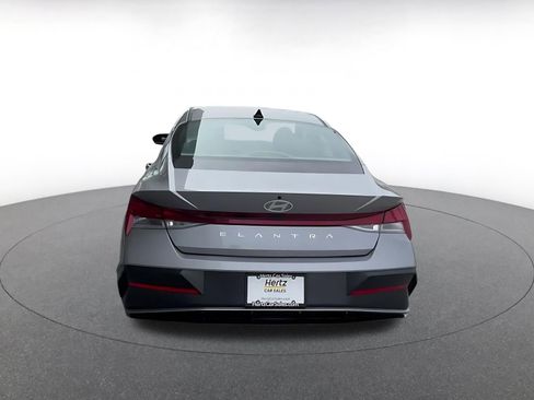 Used 2025 Hyundai Elantra SEL image 12