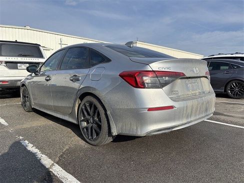 Used 2023 Honda Civic Sport image 2