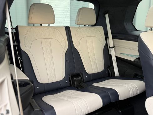 Used 2022 BMW X7 xDrive40i w/ M Sport Package image 32