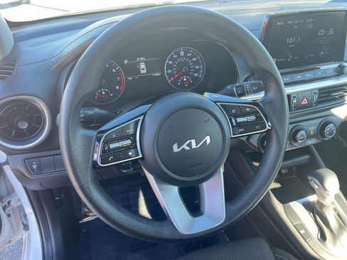 Used 2023 Kia Forte LXS image 28