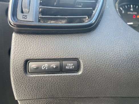 Used 2019 Nissan Rogue Sport S image 19