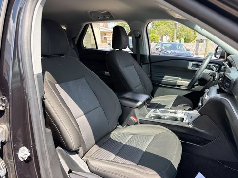 Used 2023 Ford Explorer XLT AWD/4WD image 23