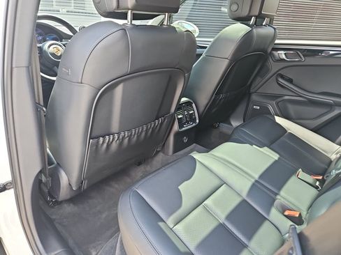 Used 2023 Porsche Macan AWD/4WD image 19