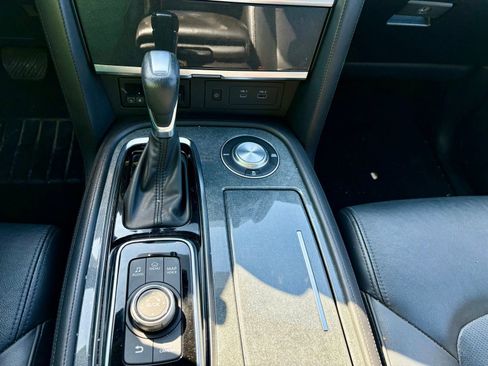 Used 2022 Nissan Armada SL w/ Midnight Edition Package RWD image 18
