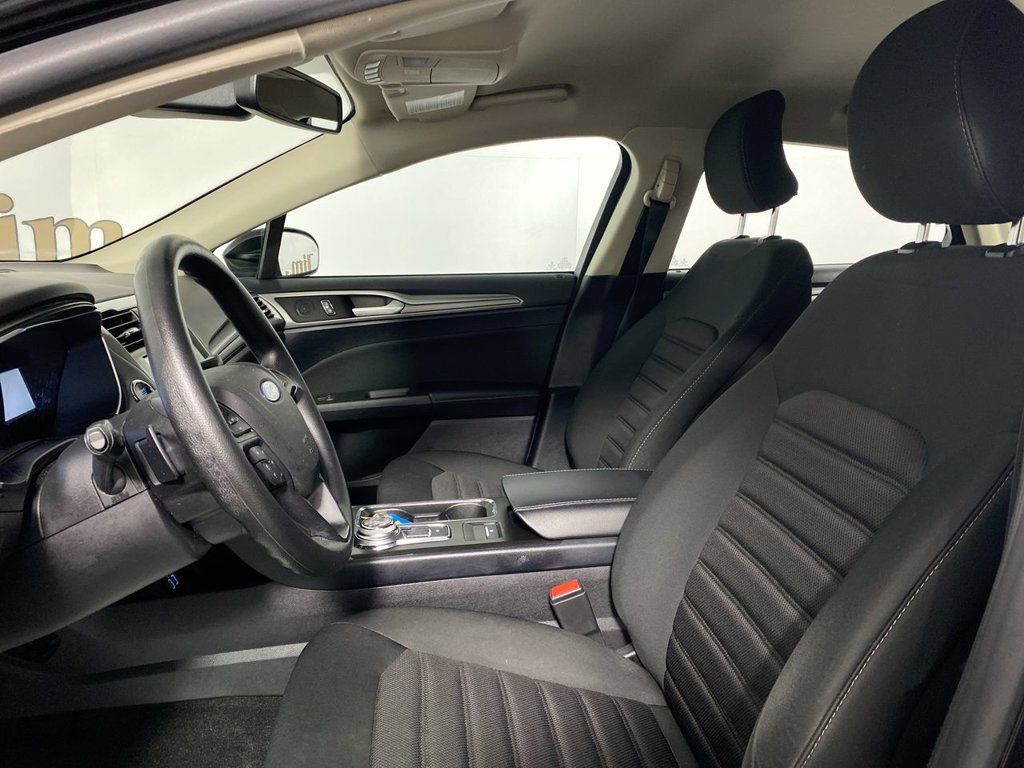 Used 2019 Ford Fusion SE FWD image 11