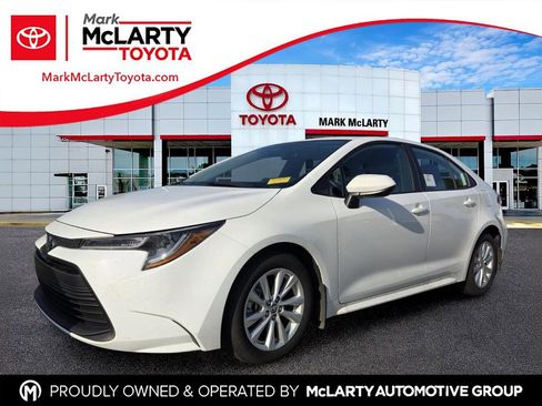 Used 2025 Toyota Corolla LE w/ LE Premium Package FWD image 1