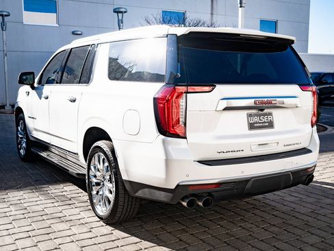 Used 2021 GMC Yukon XL Denali image 11