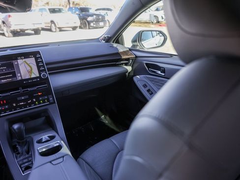 Used 2020 Toyota Avalon Limited image 30