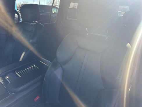 Used 2023 Jeep Wagoneer Base image 18