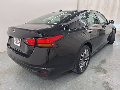 Used 2025 Nissan Altima 2.5 SV FWD image 8
